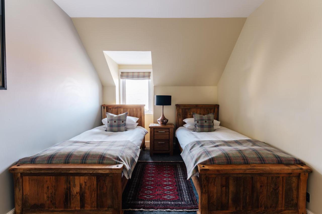 Luxury Inverness Central Apartment Private Parking ภายนอก รูปภาพ
